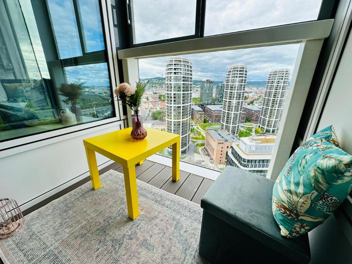 Apartments In Panorama City On 25Th Floor - Amazing View Close To Old Town براتسيلافا المظهر الخارجي الصورة